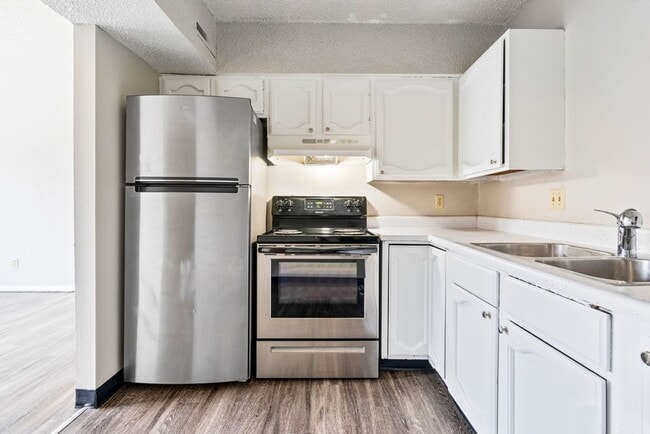 Building Photo - Leavitt Park Apartments - Waterloo, IA
