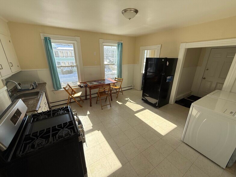 Building Photo - 187 Kelley St