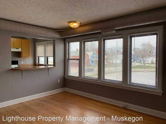 Building Photo - 1115 3rd St