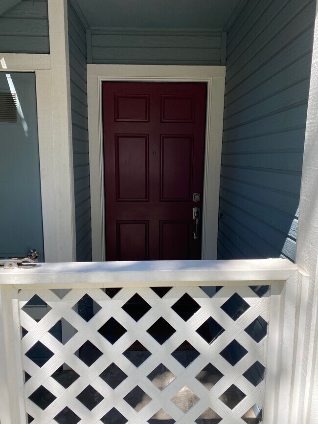 Front door and storage area - 785 Portwalk Plz