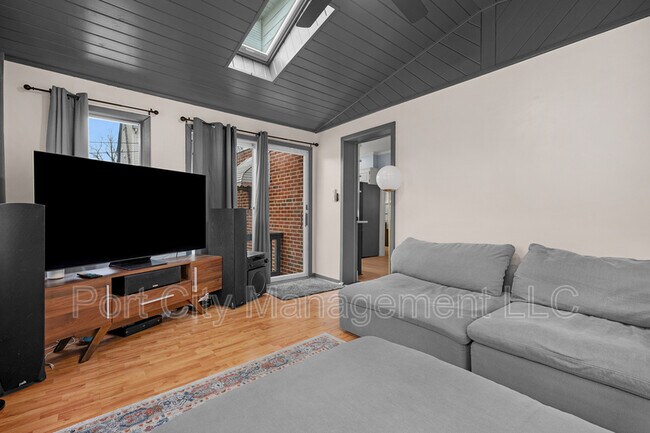 Building Photo - 808 S Beechfield Ave