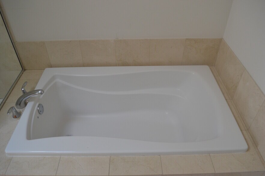 Building Photo - 1117 W Monroe St