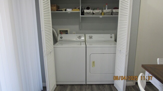 Building Photo - 2 Bedroom 2 bathroom Boat Deep Furnished Home