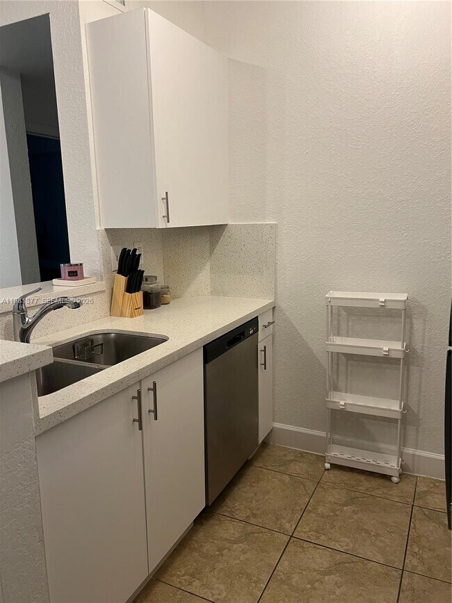 Building Photo - 6001 SW 70th St