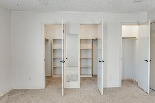 Building Photo - 6801 Lancelot Ct