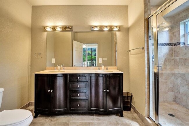 Building Photo - 624 NE 29th Dr