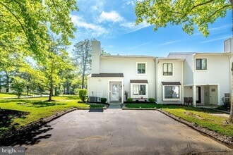 Building Photo - 251 Fir Tree Ct