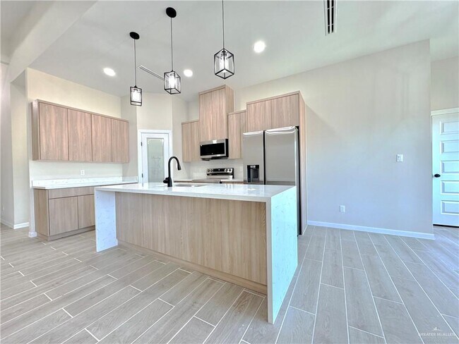 Building Photo - 32 Durango Dr