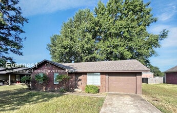 Building Photo - 4581 Fontaine Pl