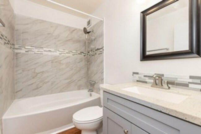 Building Photo - Move-In Ready Salt Lake Condo – Freshly Up...