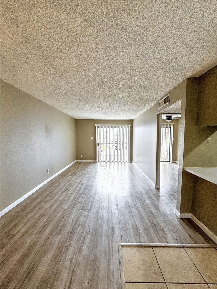 Building Photo - 2830 S Bartell Dr