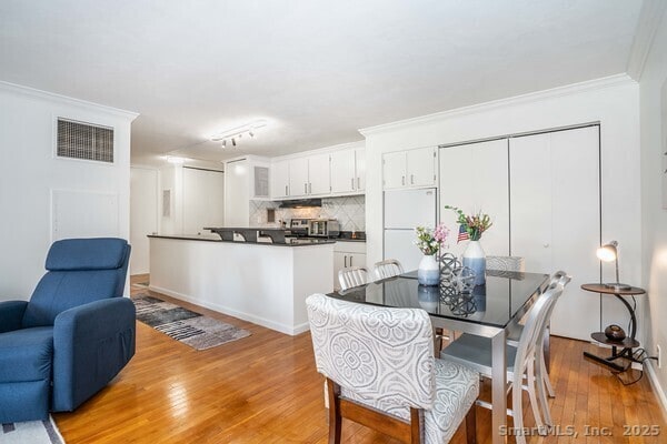 Building Photo - 1 Gold St