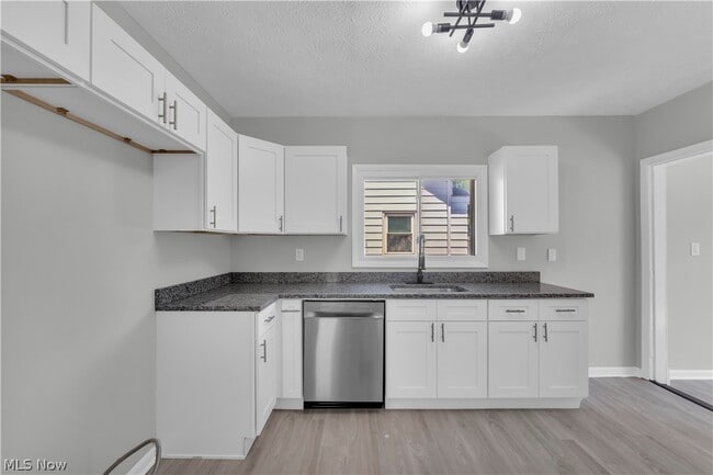 Building Photo - 1227 E 170th St