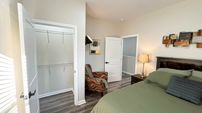 Building Photo - 2813 Mead Rd