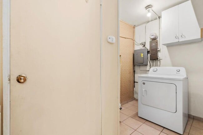 Building Photo - 1210 Blaine Dr