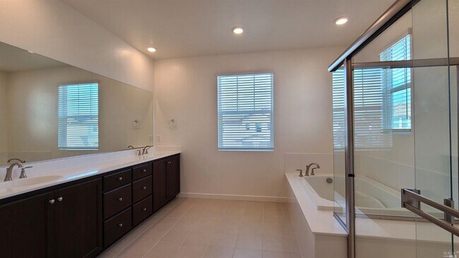 Building Photo - 2402 Indigo Dr