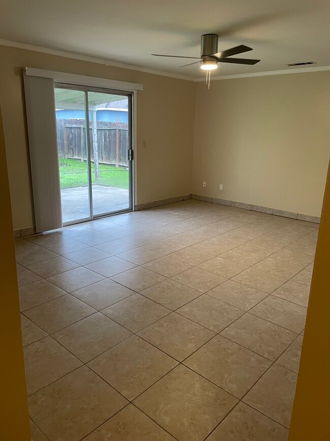 Building Photo - 1333 Woodside Dr