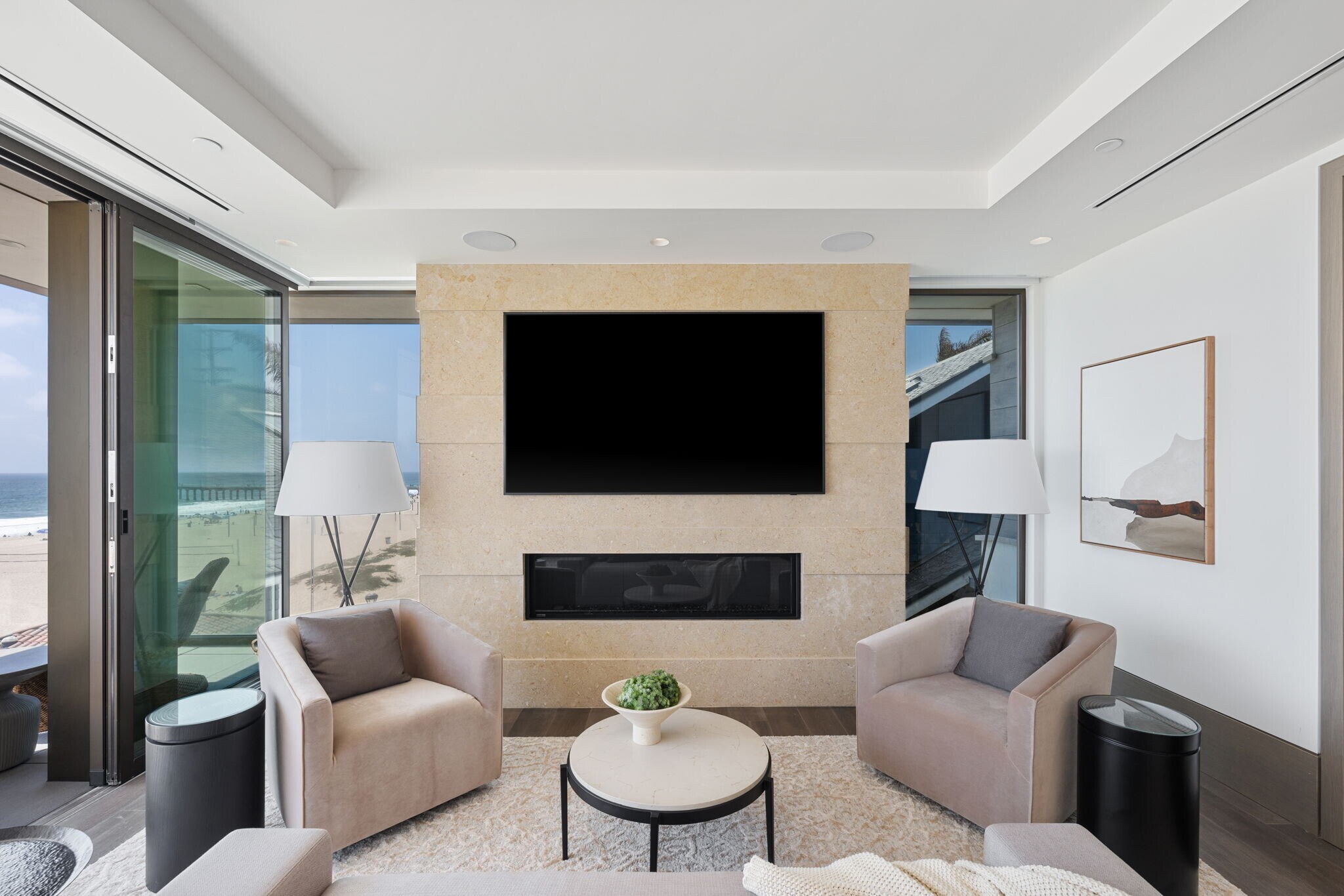 Building Photo - 716 The Strand