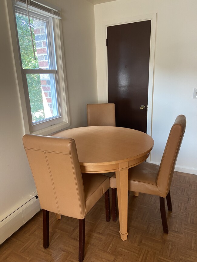 Furnished apartment - Garfield Avenue Apartments