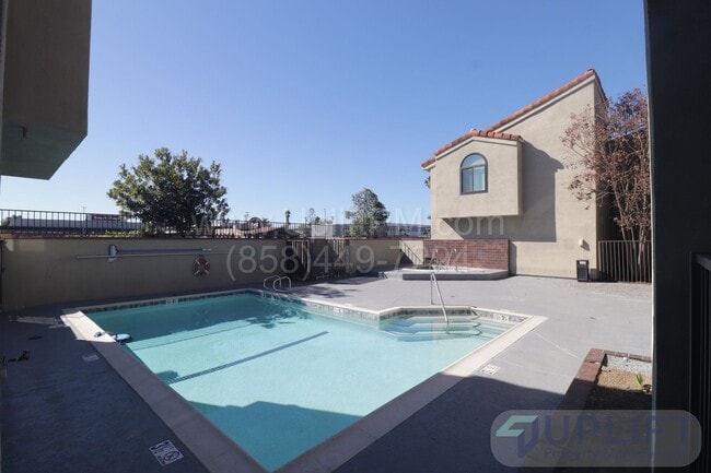Building Photo - 2 bed, 2 Bath Condo with Community Pool