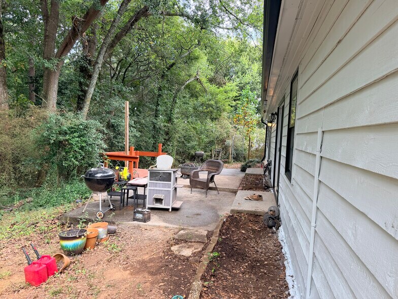 Building Photo - 5010 Hawthorne Ct