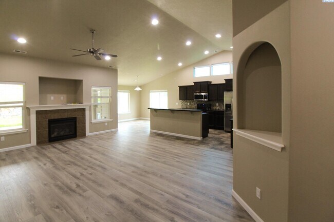 Building Photo - 3 bedroom, 2 bath home in Pasco