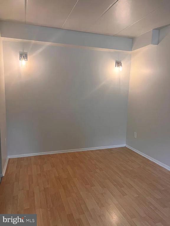 Building Photo - 207 Village Walk