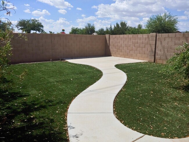 Building Photo - 1922 N 106th Ln