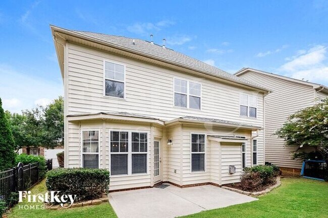 Building Photo - 3040 Scottcrest Way