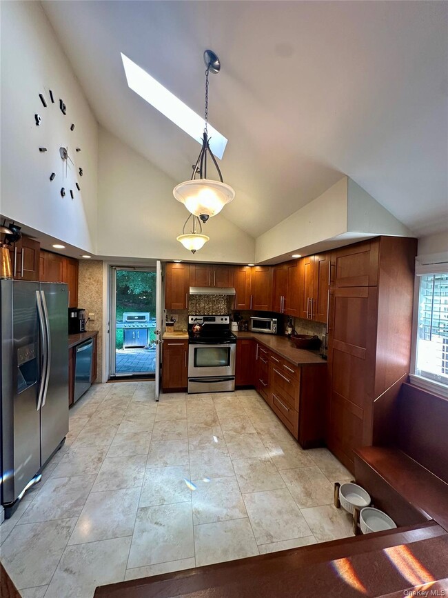 Building Photo - 120 Cranberry Dr