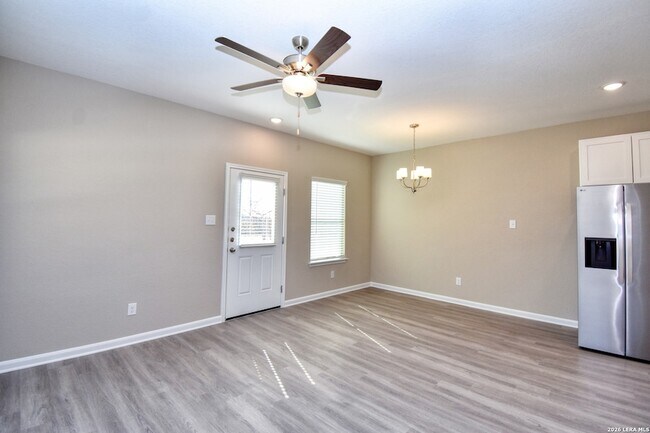 Building Photo - 6202 Oakridge Dr