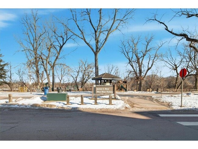 Building Photo - 325 W River Pkwy