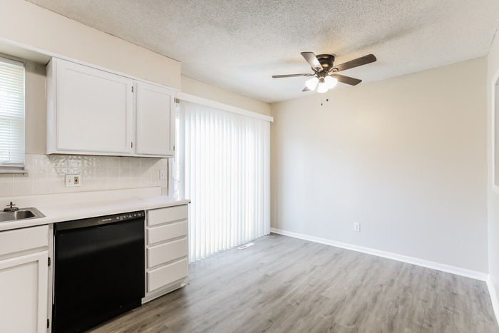 Building Photo - 101 SW Victor Dr