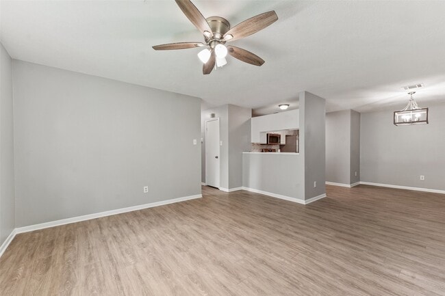 Building Photo - 6011 Beaconridge Dr