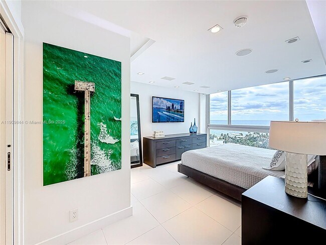 Building Photo - 2715 N Ocean Blvd