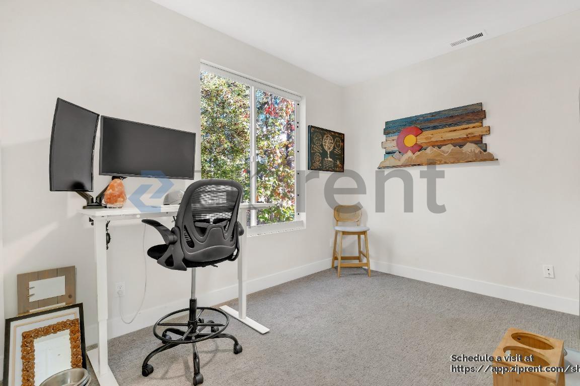 Building Photo - 15387 SE Hawthorne Mdws St