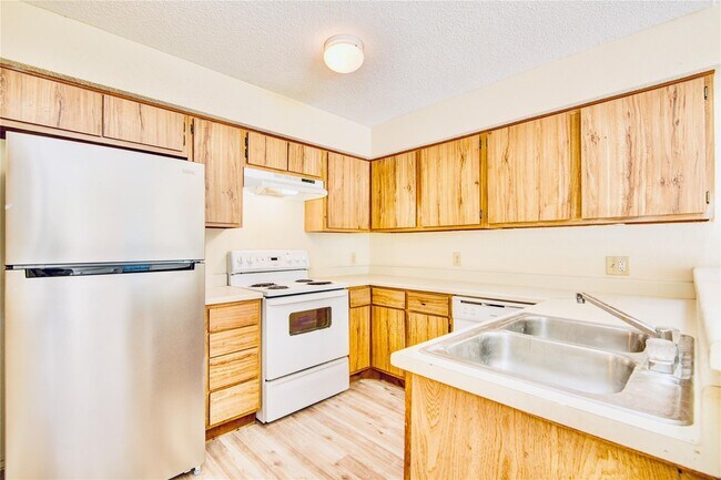 Building Photo - 6103 Ludington Dr
