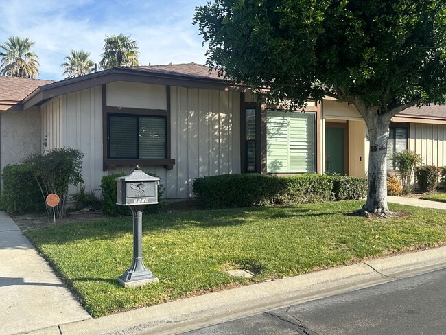 Building Photo - JUST LISTED! Single-Story Condo