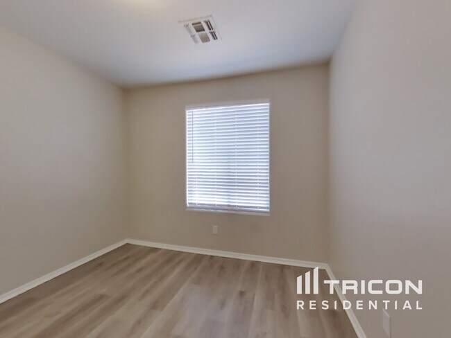 Building Photo - 13261 W Paradise Ln