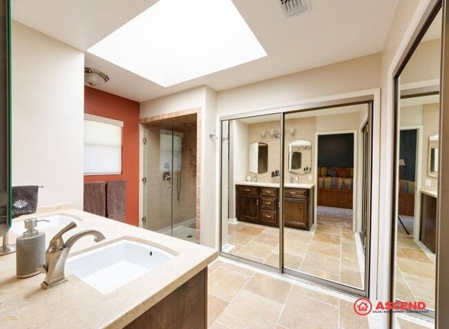 Building Photo - Phenomenal Home On The West Side of Town – Near Bakersfield Marketplace