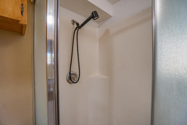 Building Photo - FOUR BEDROOM SPLIT LEVEL IN SALMON CREEK