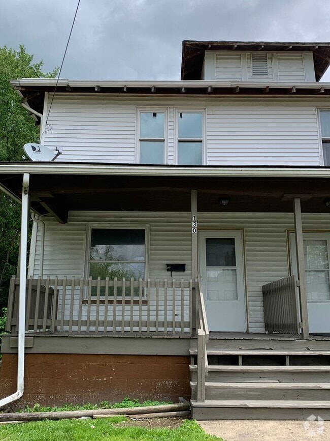 Building Photo - Two Bedroom Duplex