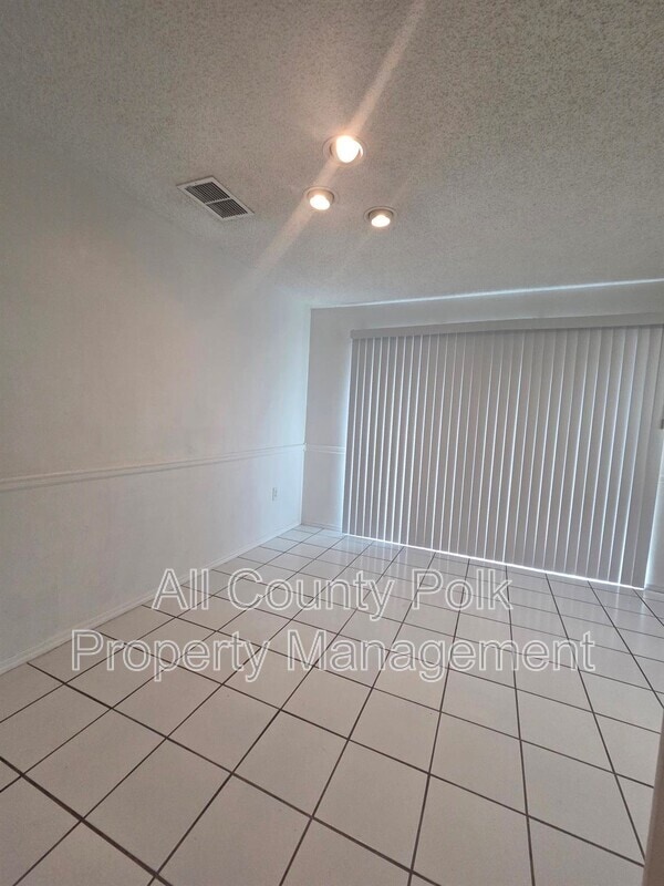 Building Photo - 1410 Bramblewood Dr