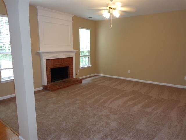 Building Photo - 433 Holland Springs Dr