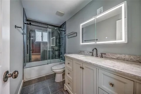 master bathroom - 1024 Regis Rd SE