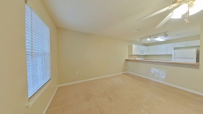 Building Photo - 976 Scenic Oak Ln