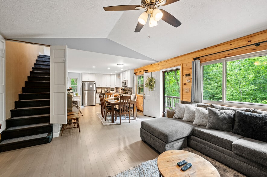 Building Photo - 930 Hideaway Hills Cir