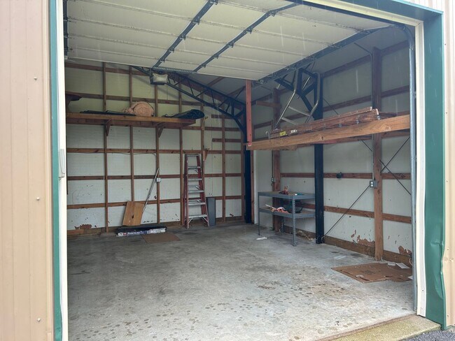 Building Photo - Spacious 3BR/3BA Home in Cave Springs with Pool