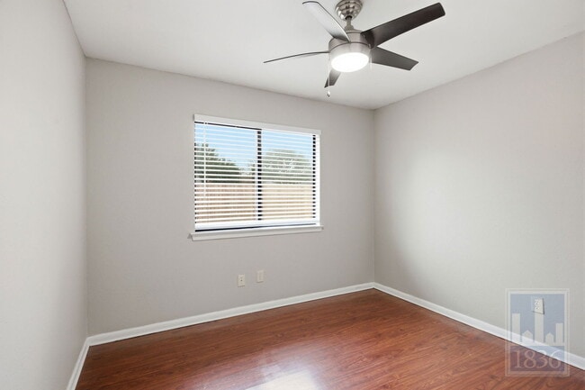 Building Photo - 401 Oakridge Pass