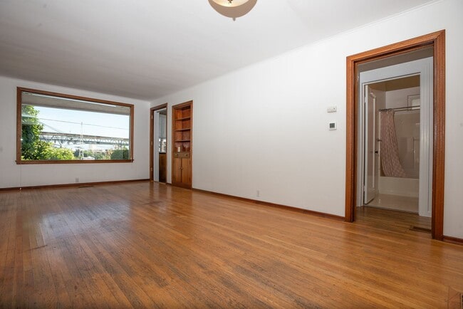 Building Photo - Old World Charm with Views of Lake Union!
